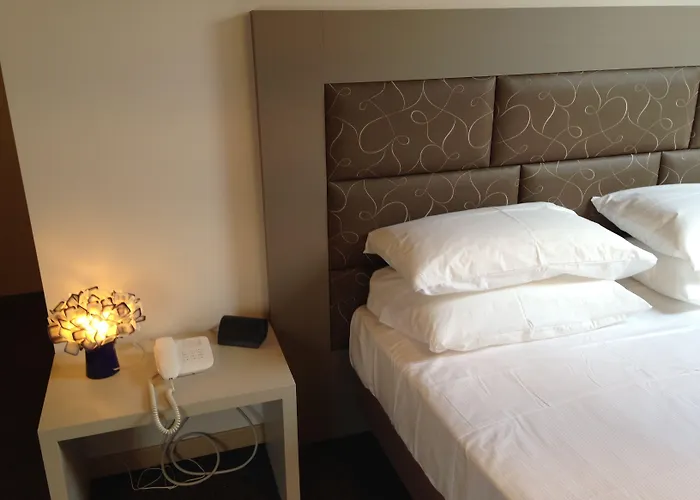 Don Abbondio 3* לקו